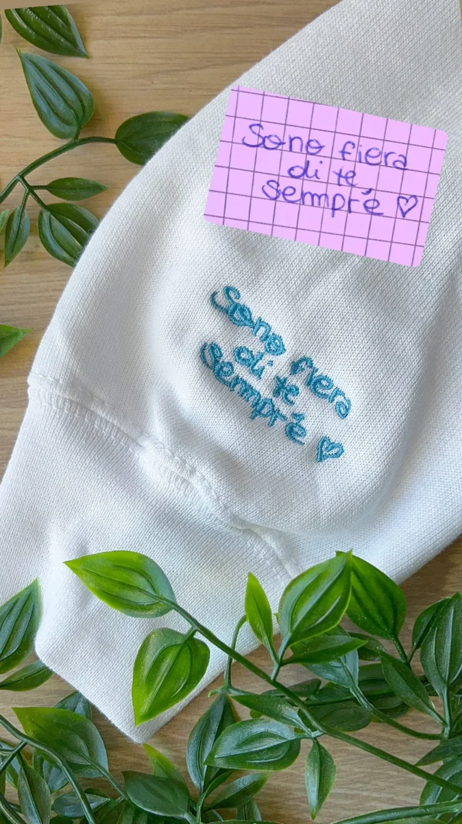 Felpa con dedica personalizzata nella manica - UNISEX - immagine 2