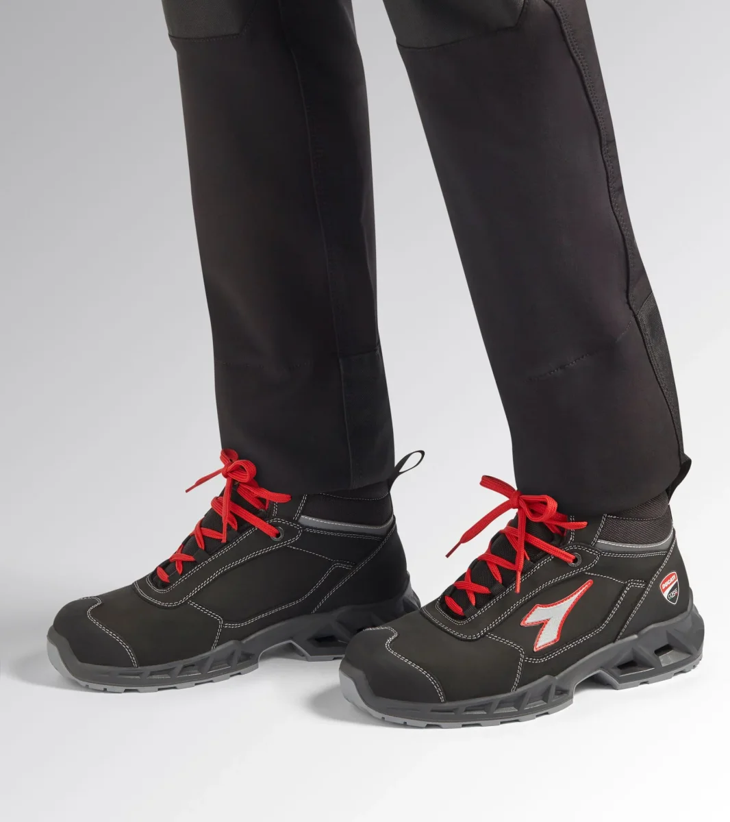 SCARPA DIADORA SHARK ALTA S3 SRC ESD NERO/ROSSO FLUO - immagine 3