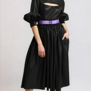 Abito con maniche a sbuffo lungo sportivo in pelle nera