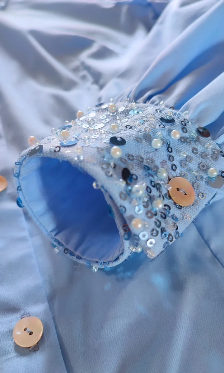 Camicia manica a palloncino celeste da donna elegante - immagine 4