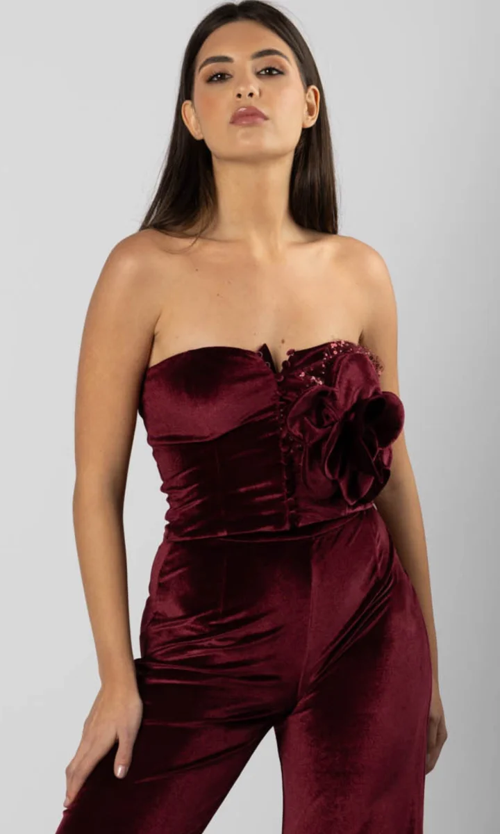 Crop top in velluto bordeaux con fiore realizzato a mano - immagine 3