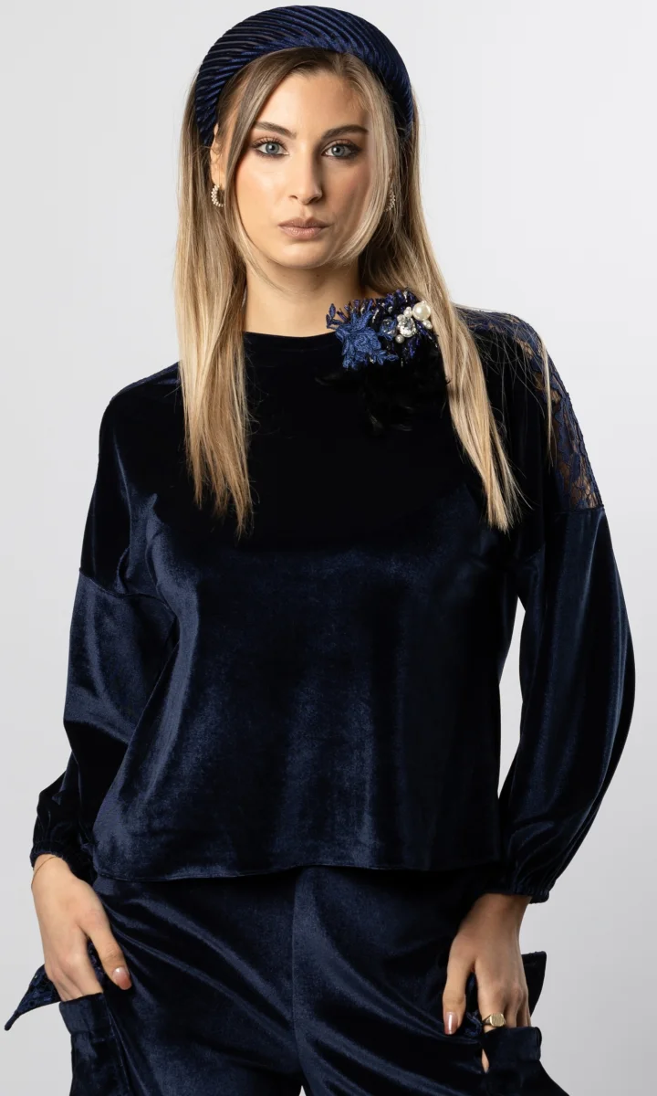 Felpa in velluto e pizzo blu da donna elegante - immagine 3