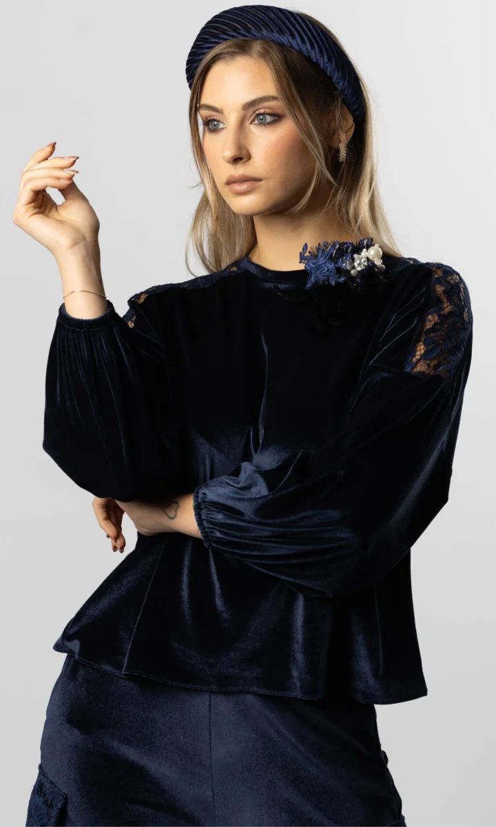 Felpa in velluto e pizzo blu da donna elegante - immagine 5