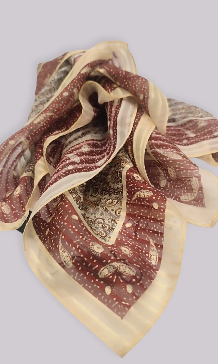 Foulard quadrato 100% seta a fantasia modello strangolino con borsa regalo - immagine 4