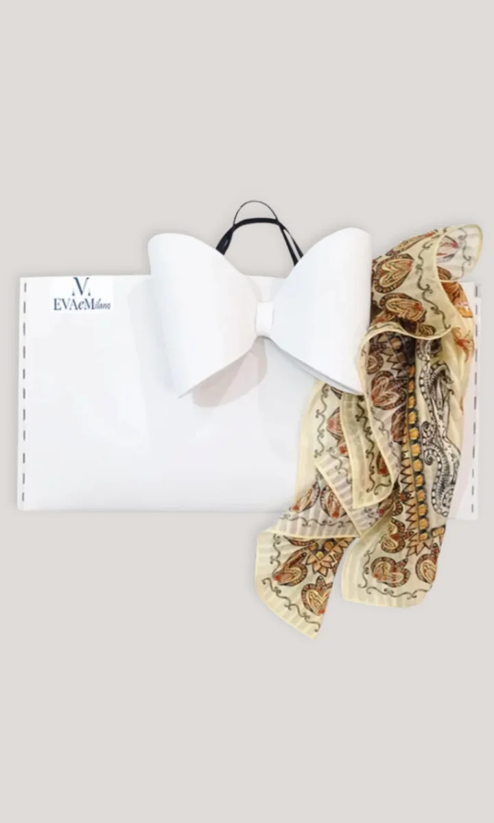 Foulard seta donna a fantasia rettangolare con borsa regalo - immagine 5