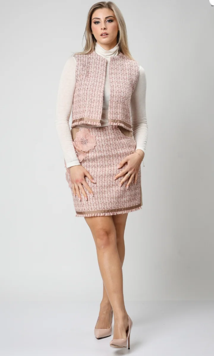 Gilet smanicato da donna elegante in tweed rosa - immagine 3