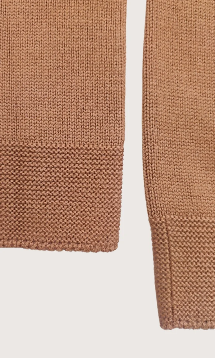 Maglia tabacco con ricami ai ferri da donna - immagine 5