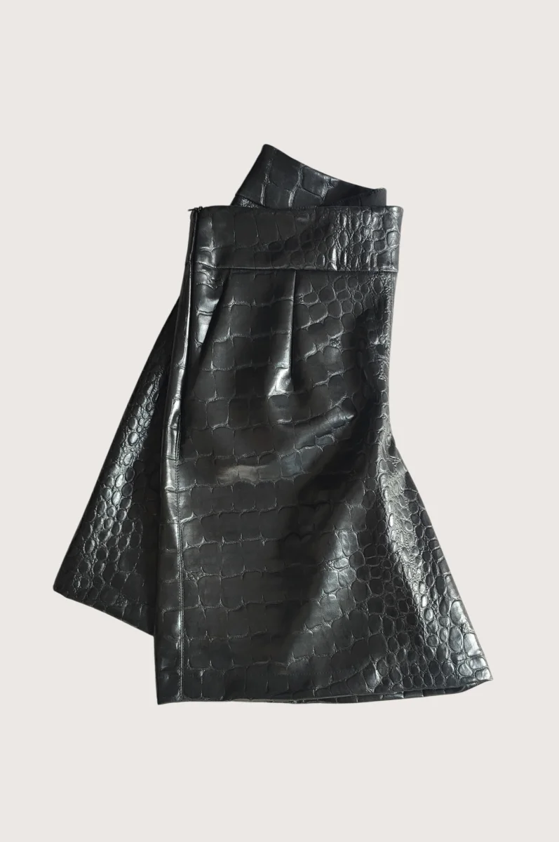 Pantaloncini corti a vita alta neri di pelle - immagine 3