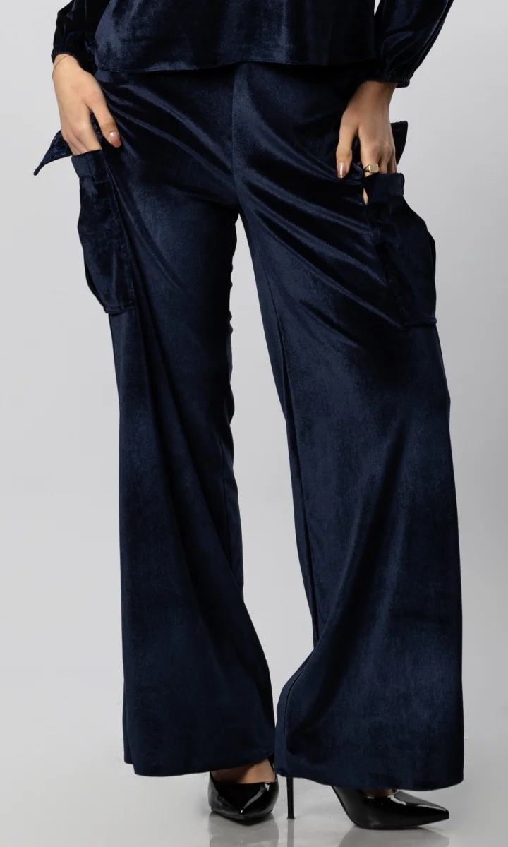 Pantaloni cargo da donna blu in velluto e pizzo - immagine 2