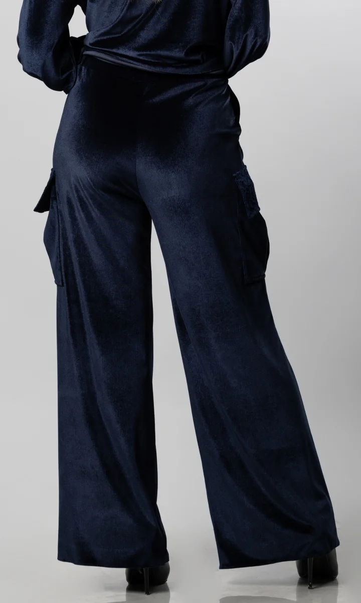 Pantaloni cargo da donna blu in velluto e pizzo - immagine 4