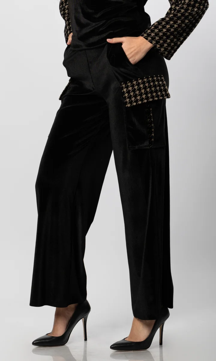 Pantaloni cargo da donna neri in velour