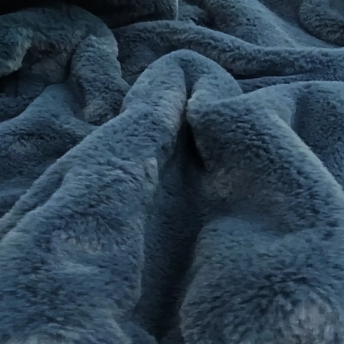 Pelliccia ecologica al metro, tessuto doppia altezza colore denim - immagine 2