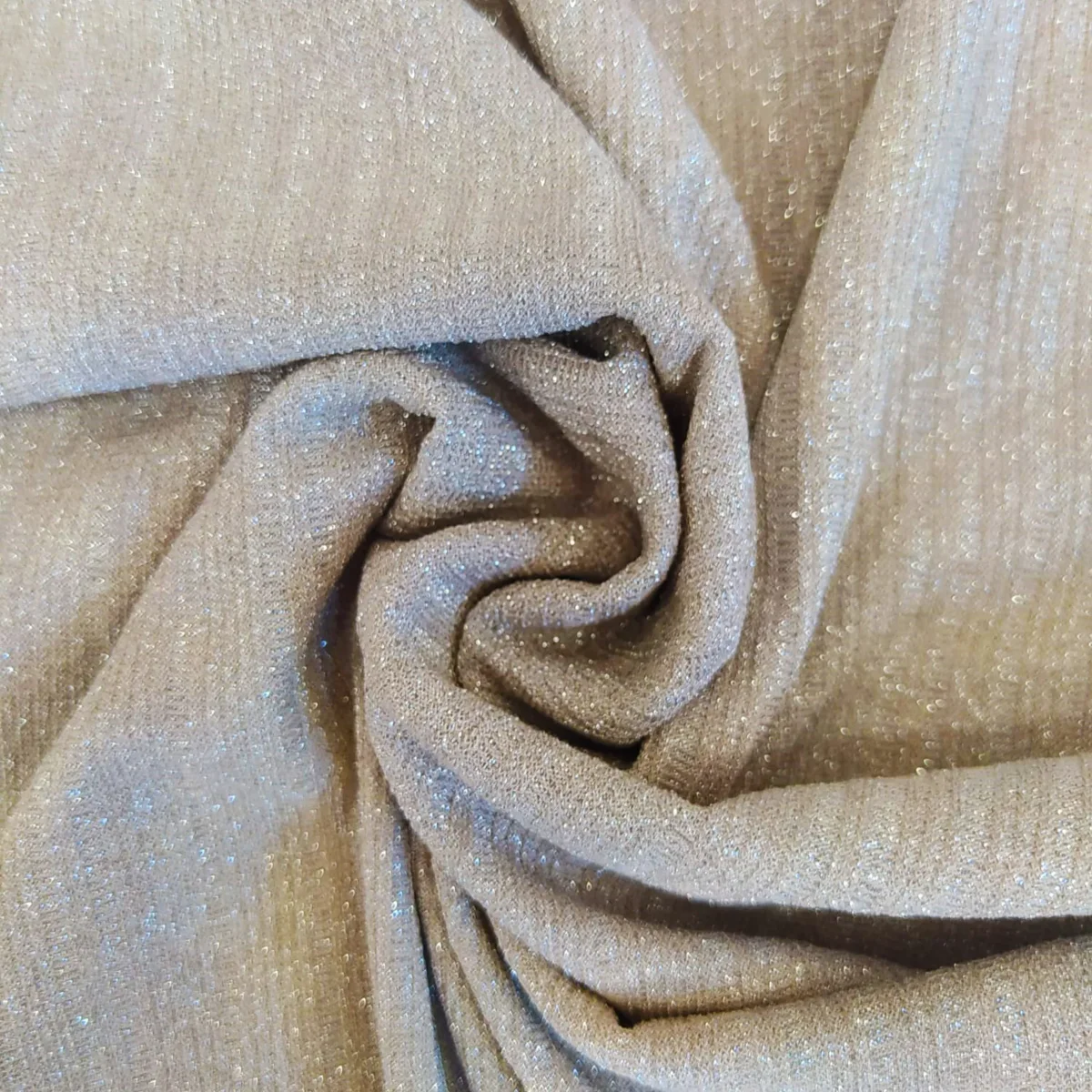 Tessuto maglia di viscosa beige per maglieria artigianale