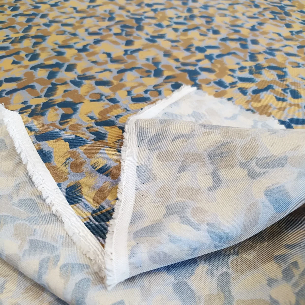 Tessuto raso di seta pura a fantasia gocce colore oro - immagine 4