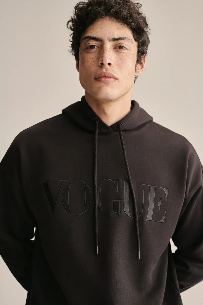 VOGUE Hoodie Black Tonal Embroidered Logo - immagine 6