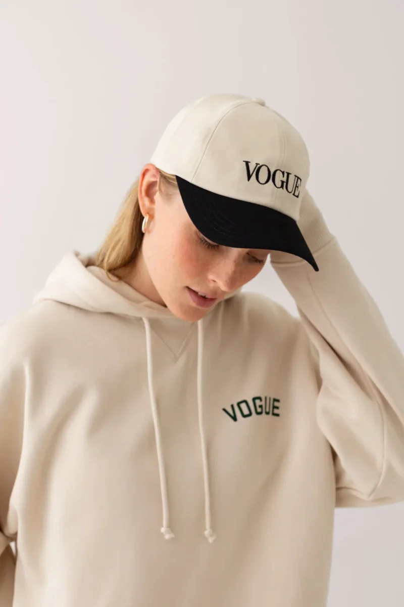 VOGUE Cap Ecru Embroidered Black Logo - immagine 4