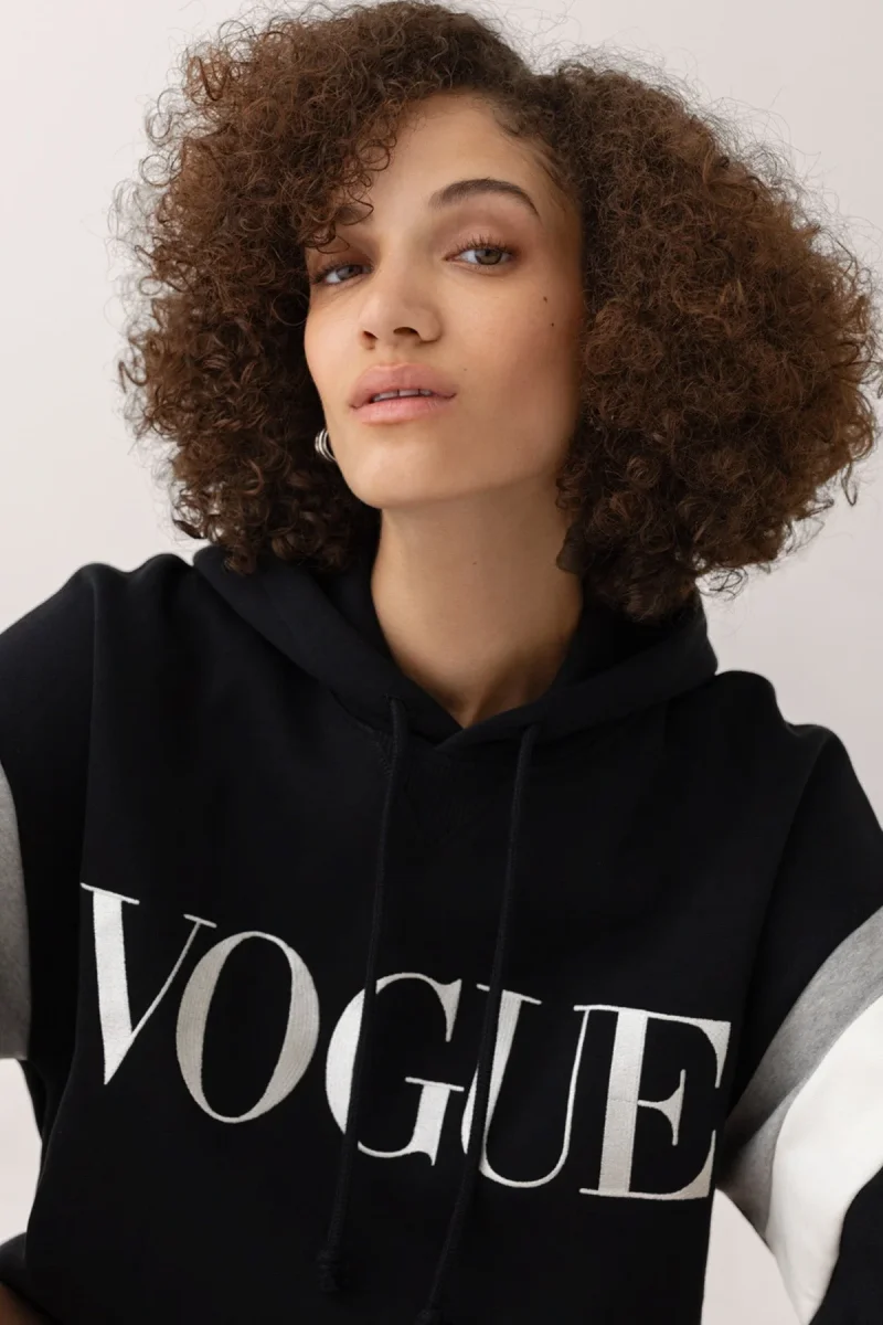 VOGUE Hoodie Black Contrast Details - immagine 4