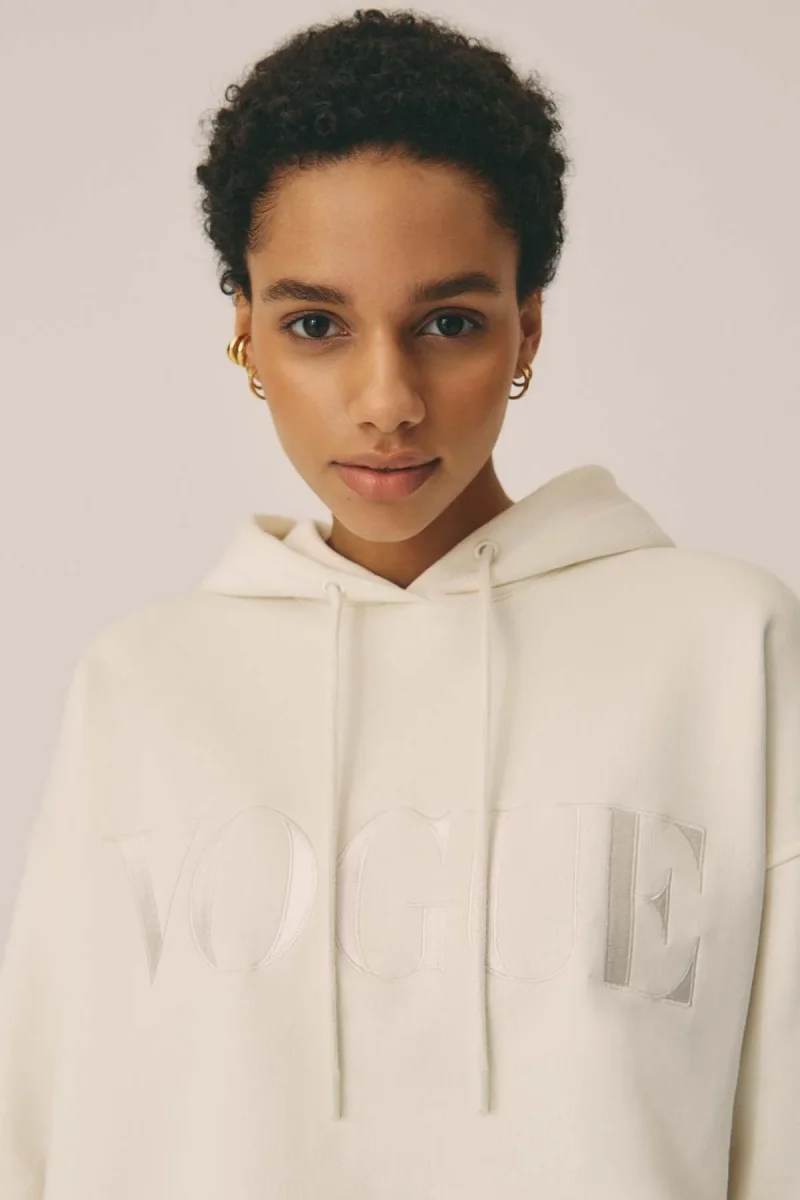 VOGUE Hoodie Cream Tonal Embroidered Logo - immagine 3