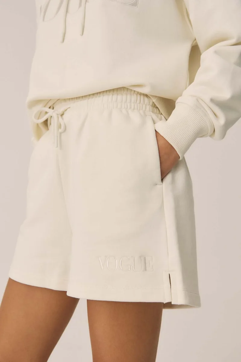 VOGUE Shorts Cream Embroidered Tonal Logo - immagine 3