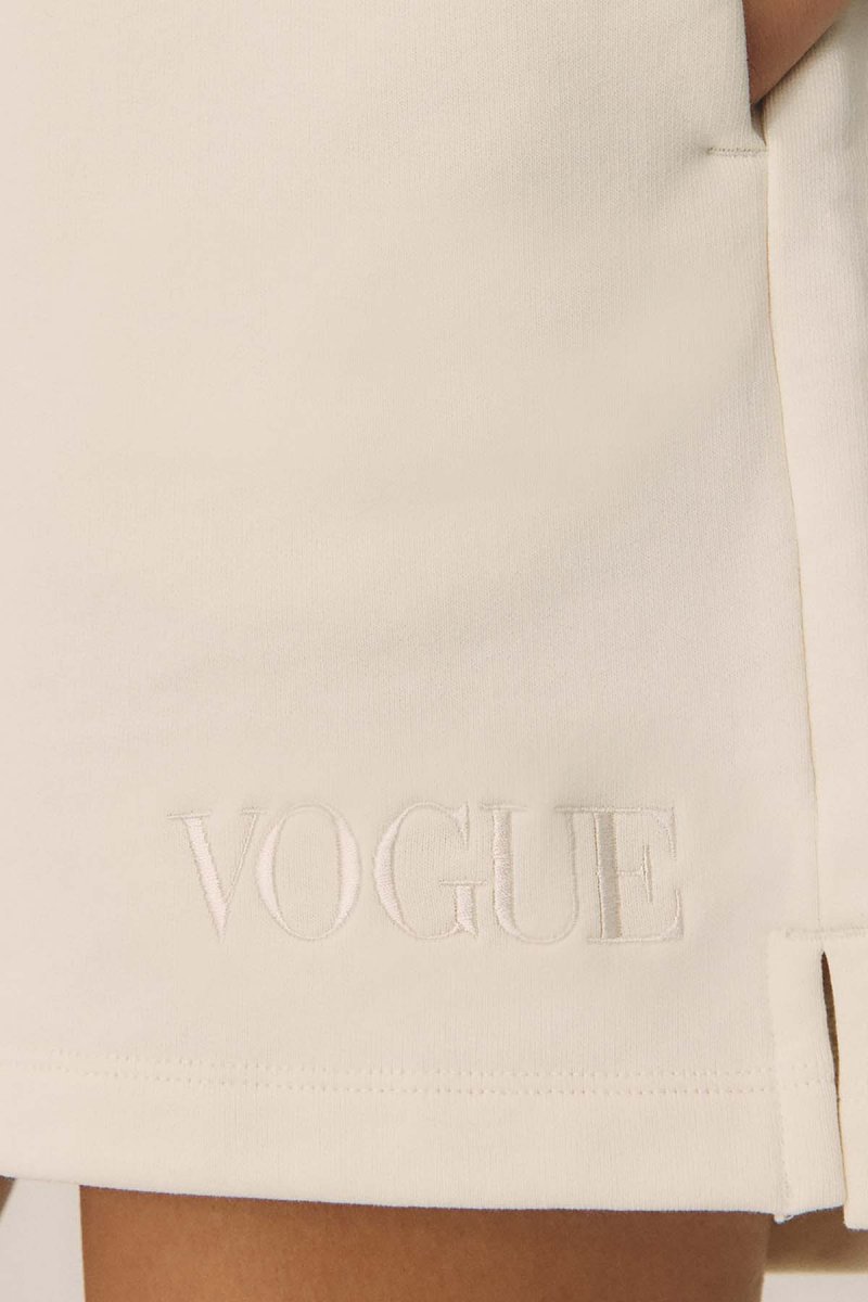 VOGUE Shorts Cream Embroidered Tonal Logo - immagine 4