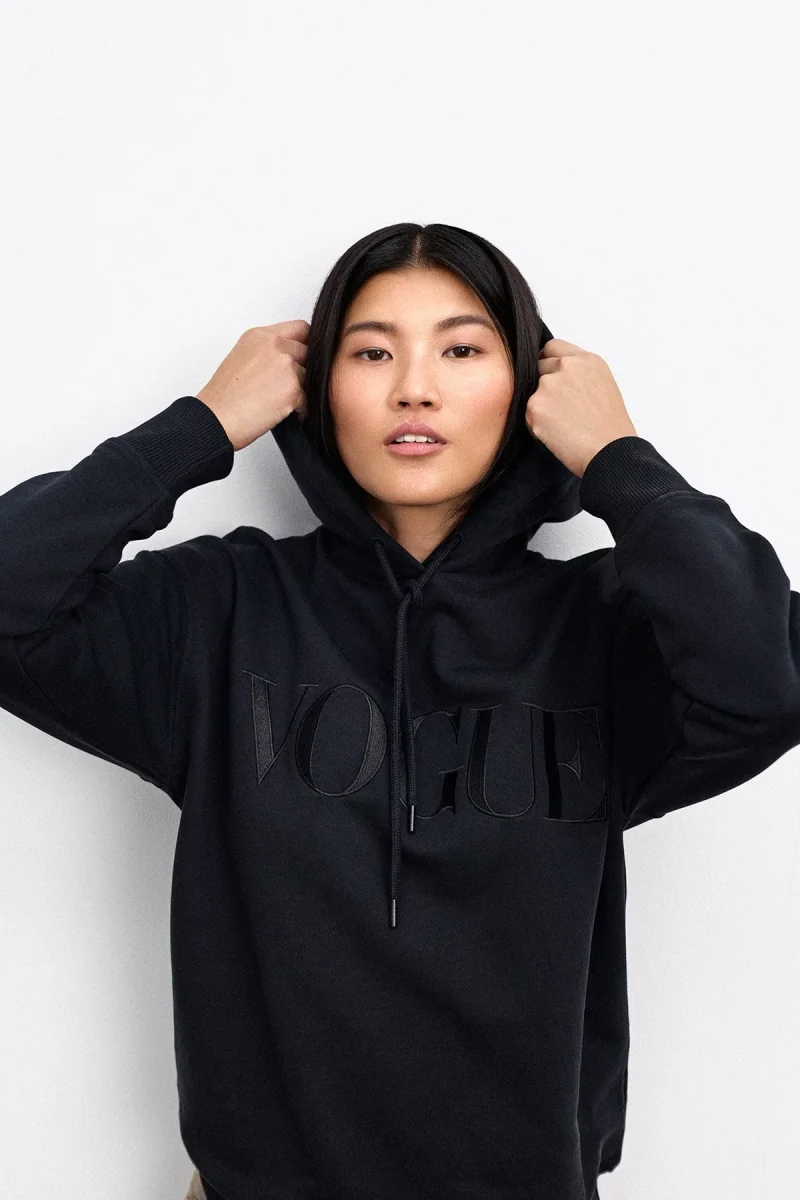 VOGUE Hoodie Black Tonal Embroidered Logo - immagine 4