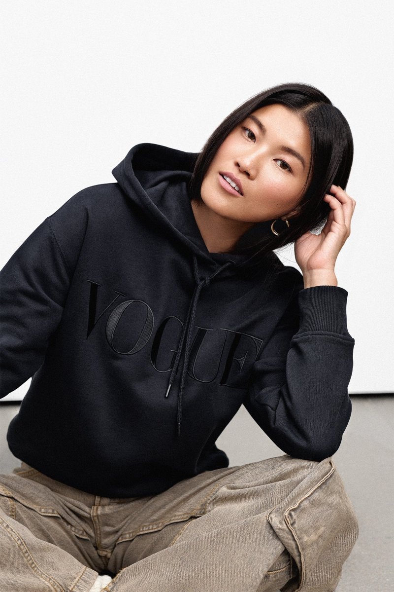 VOGUE Hoodie Black Tonal Embroidered Logo - immagine 3