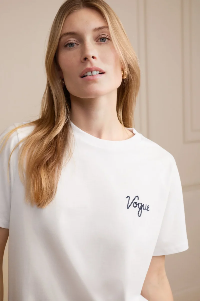 VOGUE T-Shirt White Small Embroidered Logo - immagine 4
