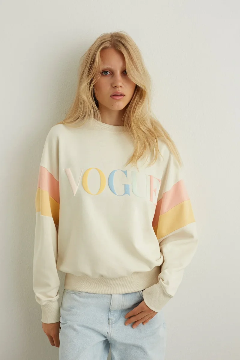 VOGUE Sweatshirt Ivory Embroidered Colorful Logo - immagine 8
