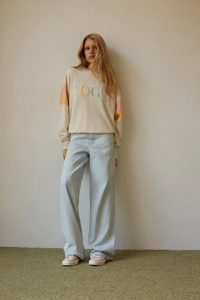 VOGUE Sweatshirt Ivory Embroidered Colorful Logo - immagine 9