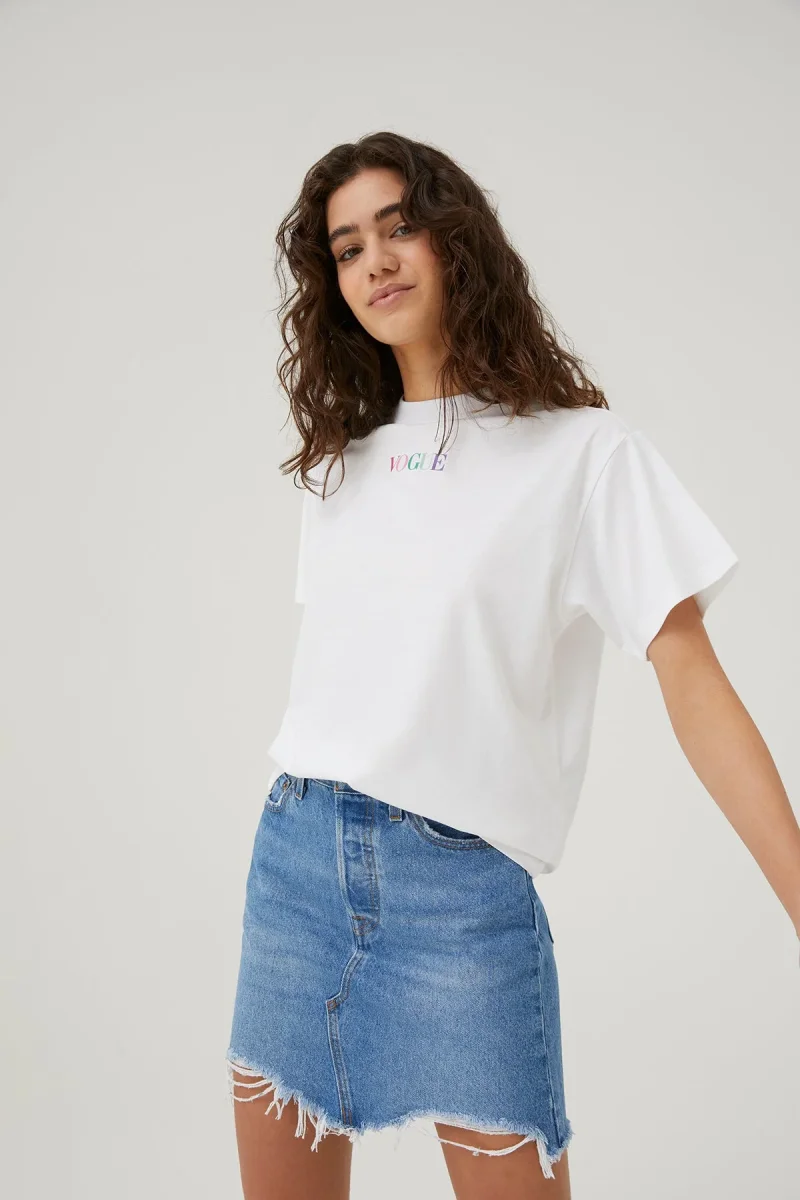 VOGUE T-Shirt White Small Embroidered Rainbow Logo - immagine 7
