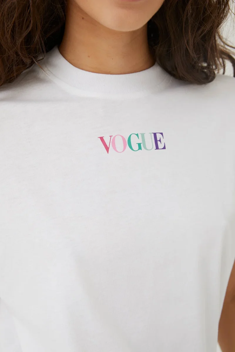 VOGUE T-Shirt White Small Embroidered Rainbow Logo - immagine 5