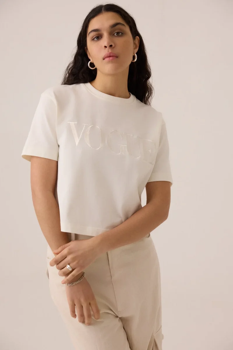 VOGUE T-Shirt Light Cream Embroidered Logo - immagine 3